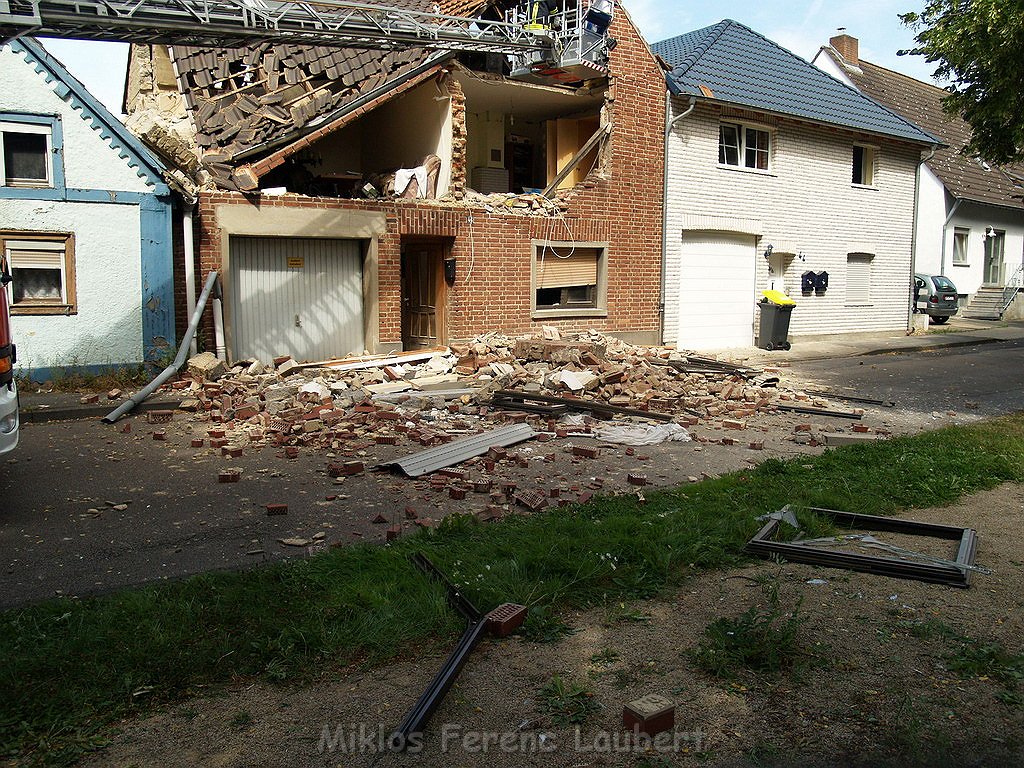 Detonation im Haus Erftstadt Dirmertsheim Brueckenstr P502.JPG